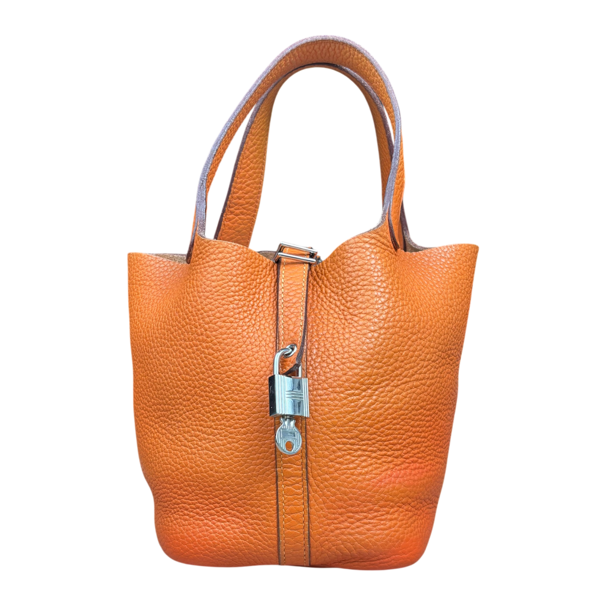 Sac seau Hermes Picotin 18 en cuir Clemence orange, vendu par LuxAvenue