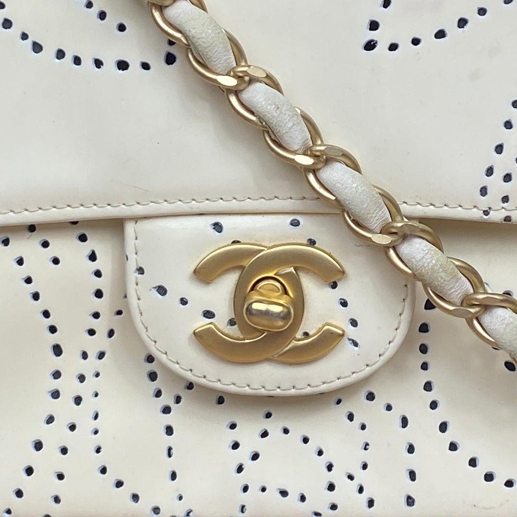Chanel Timeless Flap Bag Camélia Crème vernis