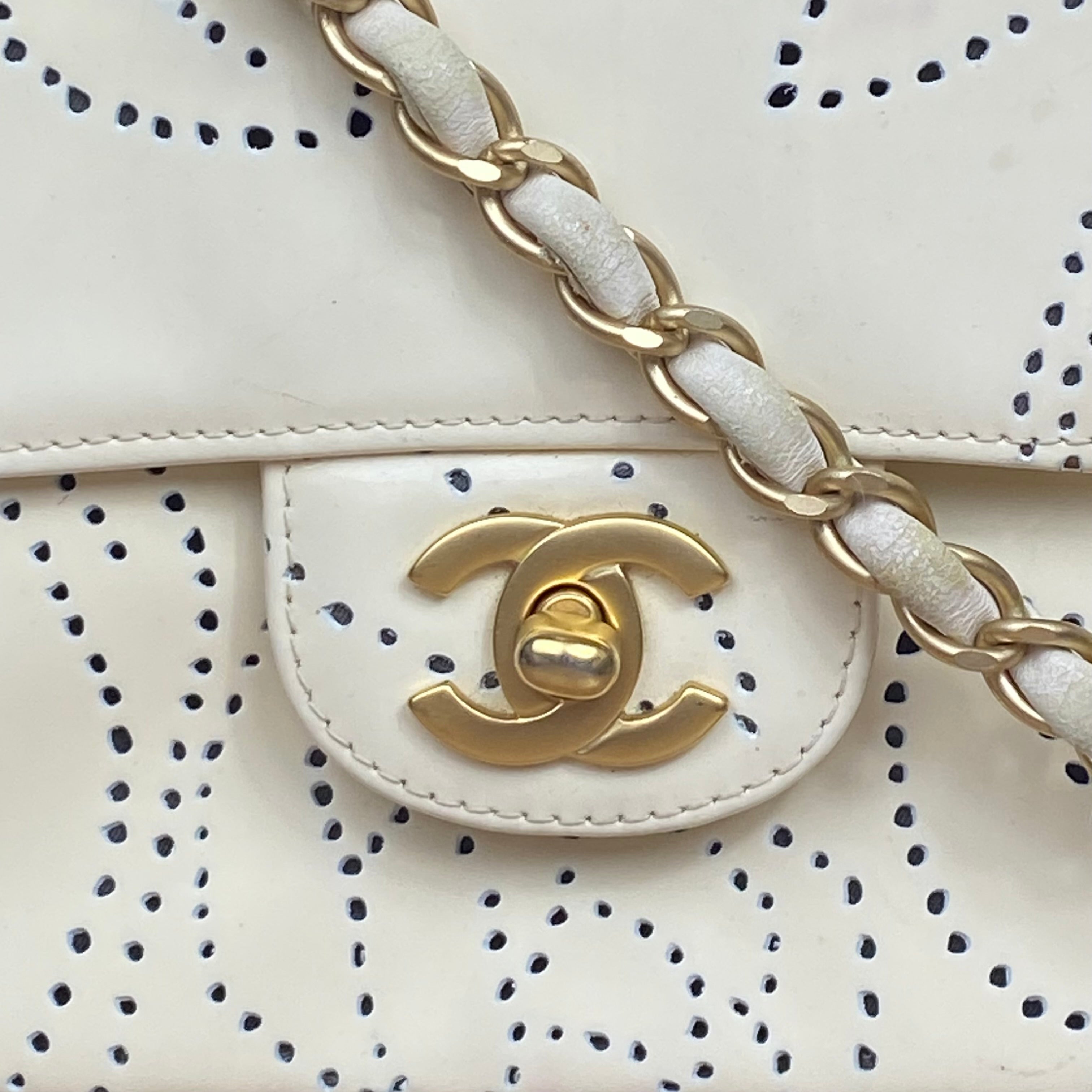 Chanel Timeless Flap Bag Camélia Crème vernis
