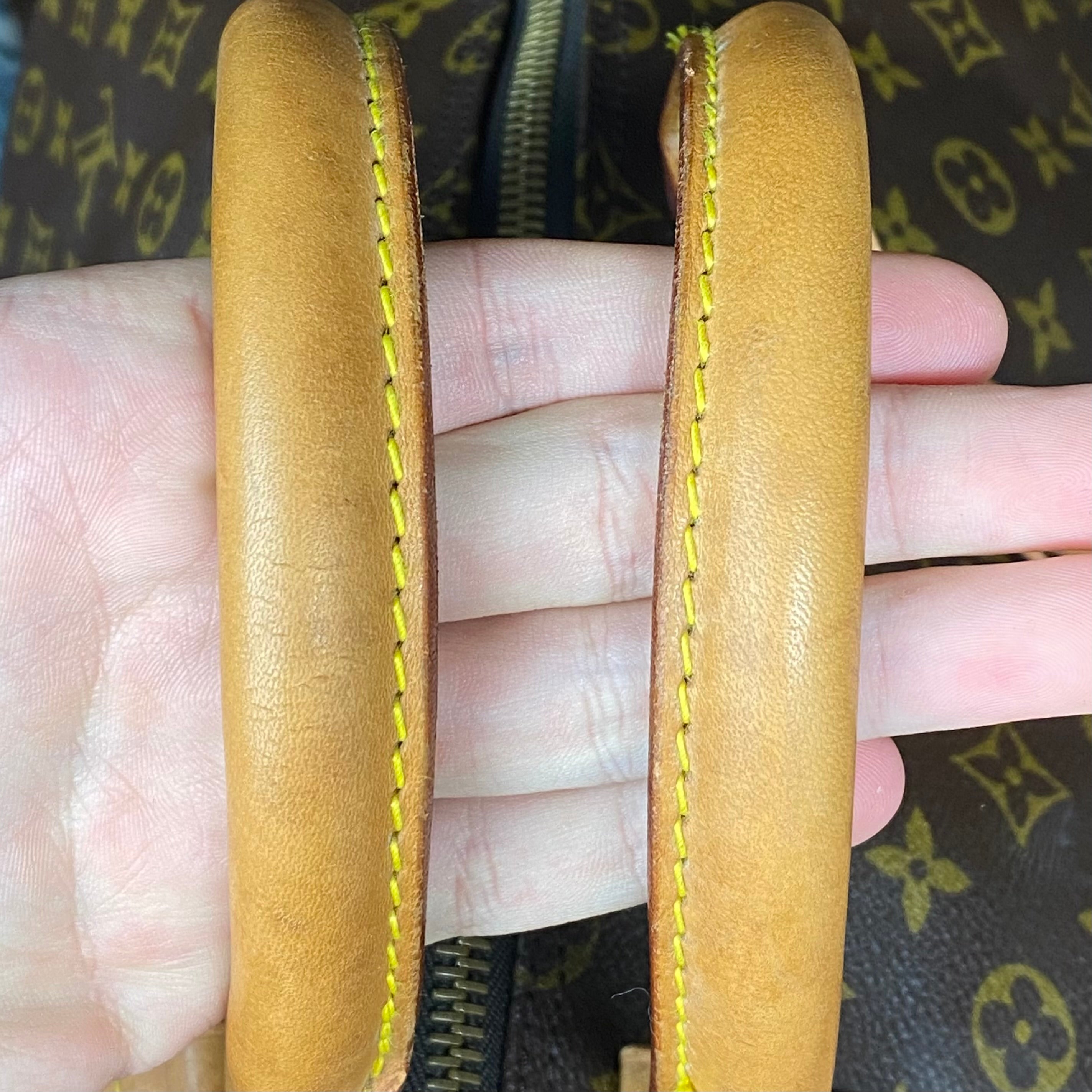 Louis Vuitton Keepall 55 Bandoulière - certifié entrupy