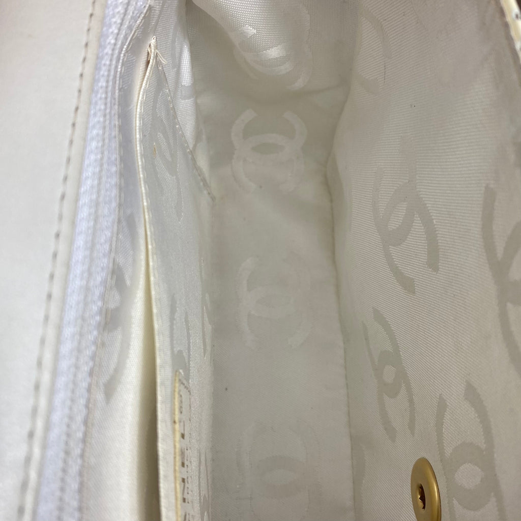 Chanel Timeless Flap Bag Camélia Crème vernis
