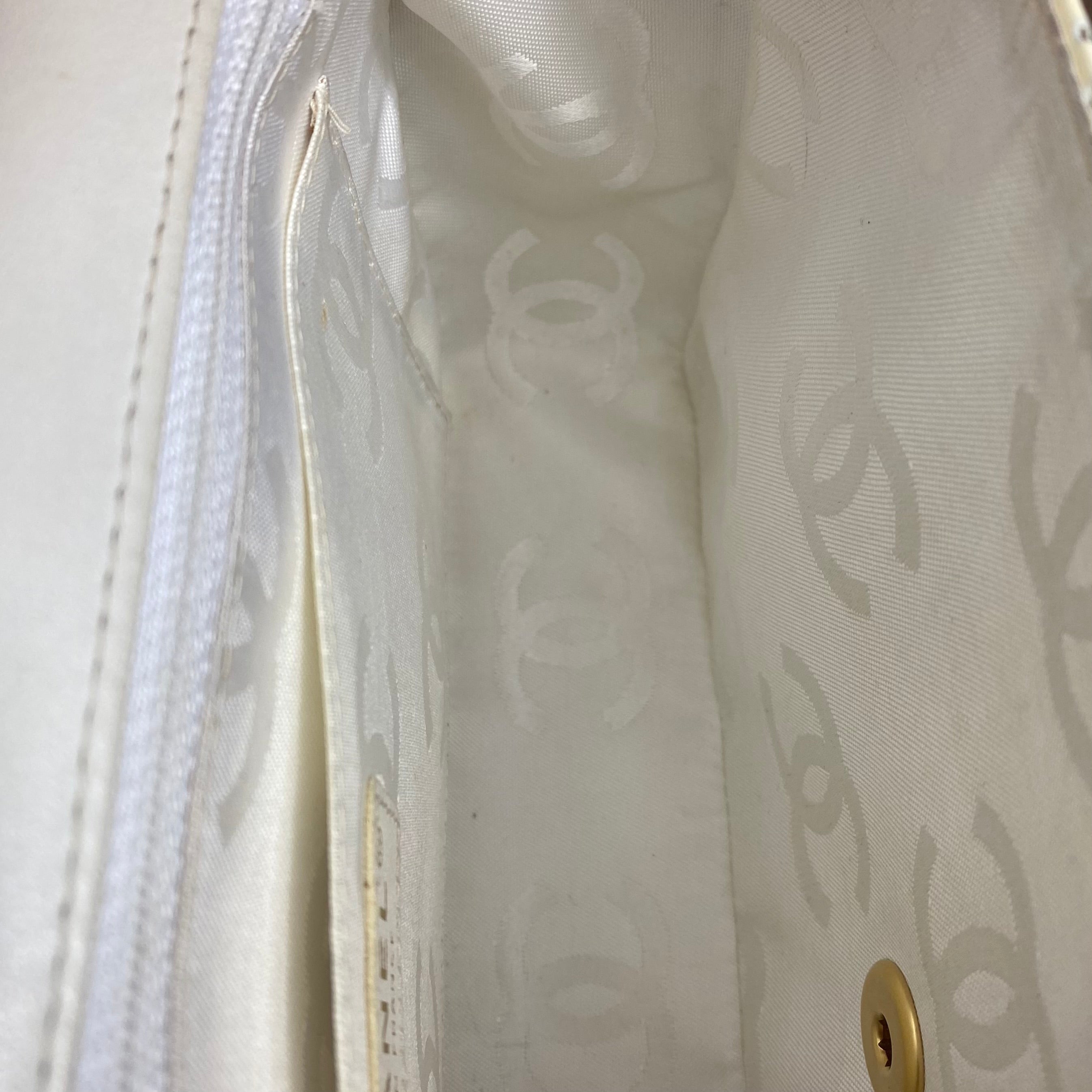 Chanel Timeless Flap Bag Camélia Crème vernis