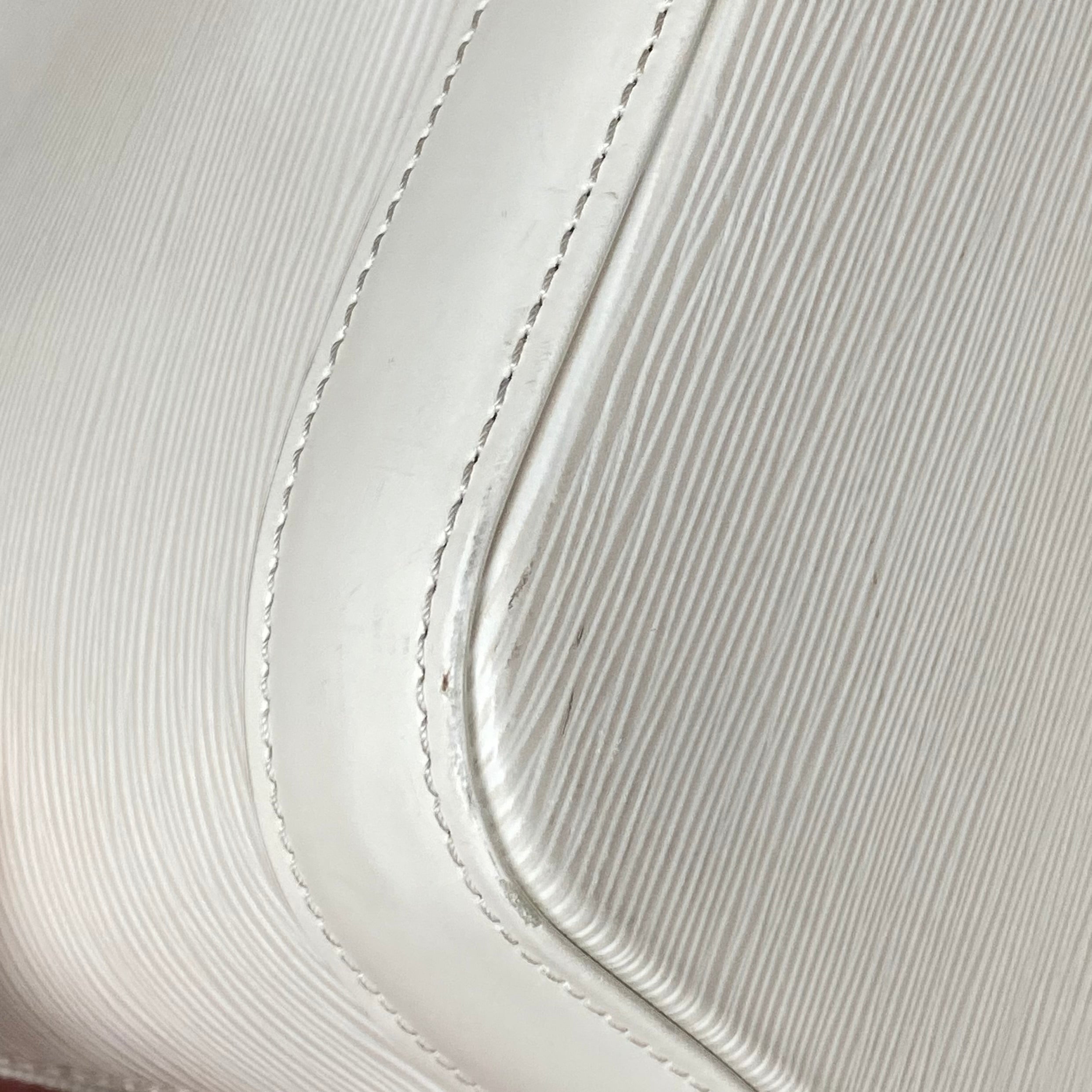 Louis Vuitton Alma PM Épi Blanc