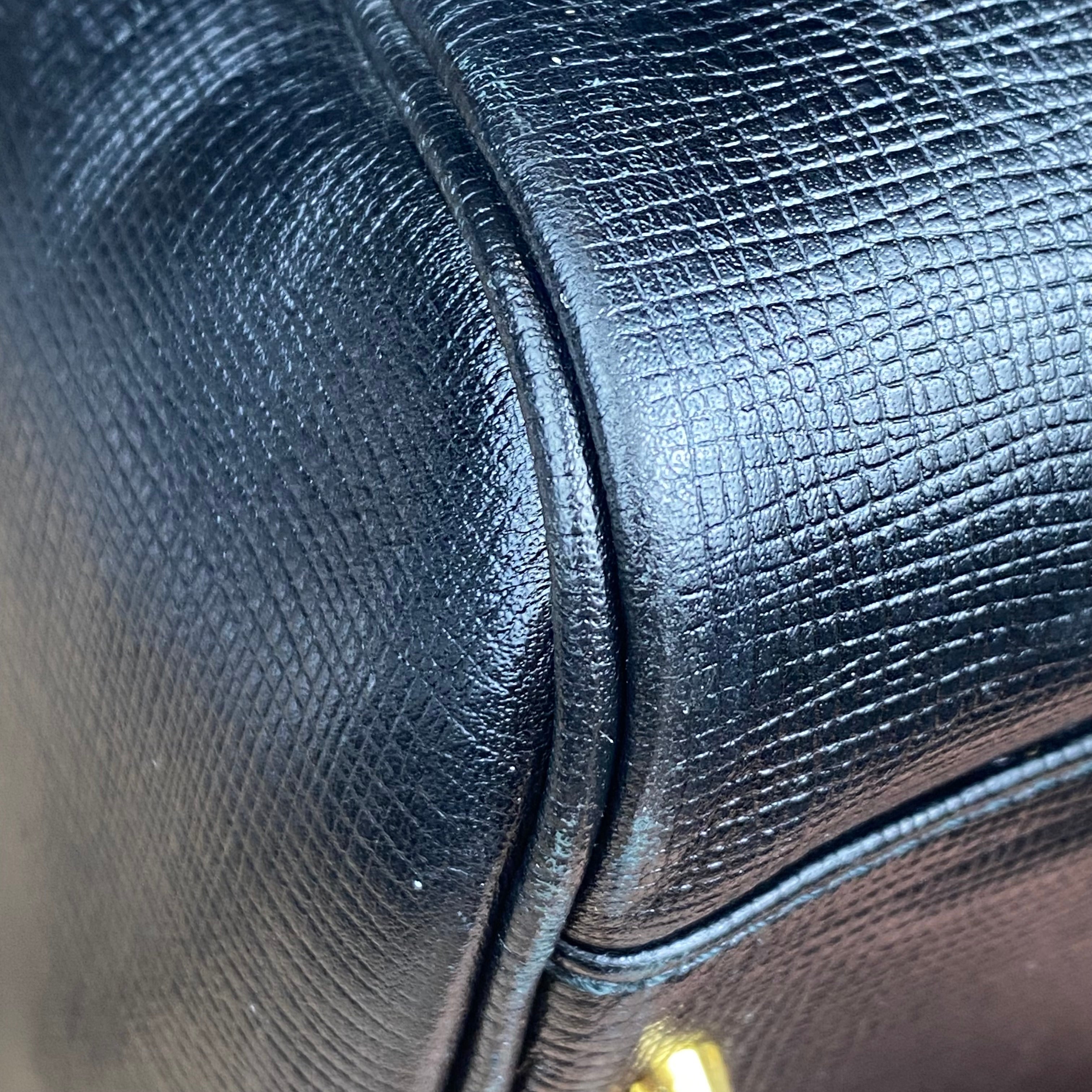 Sac Courrèges Vintage — Cuir Texturé Noir & Bijouterie Dorée