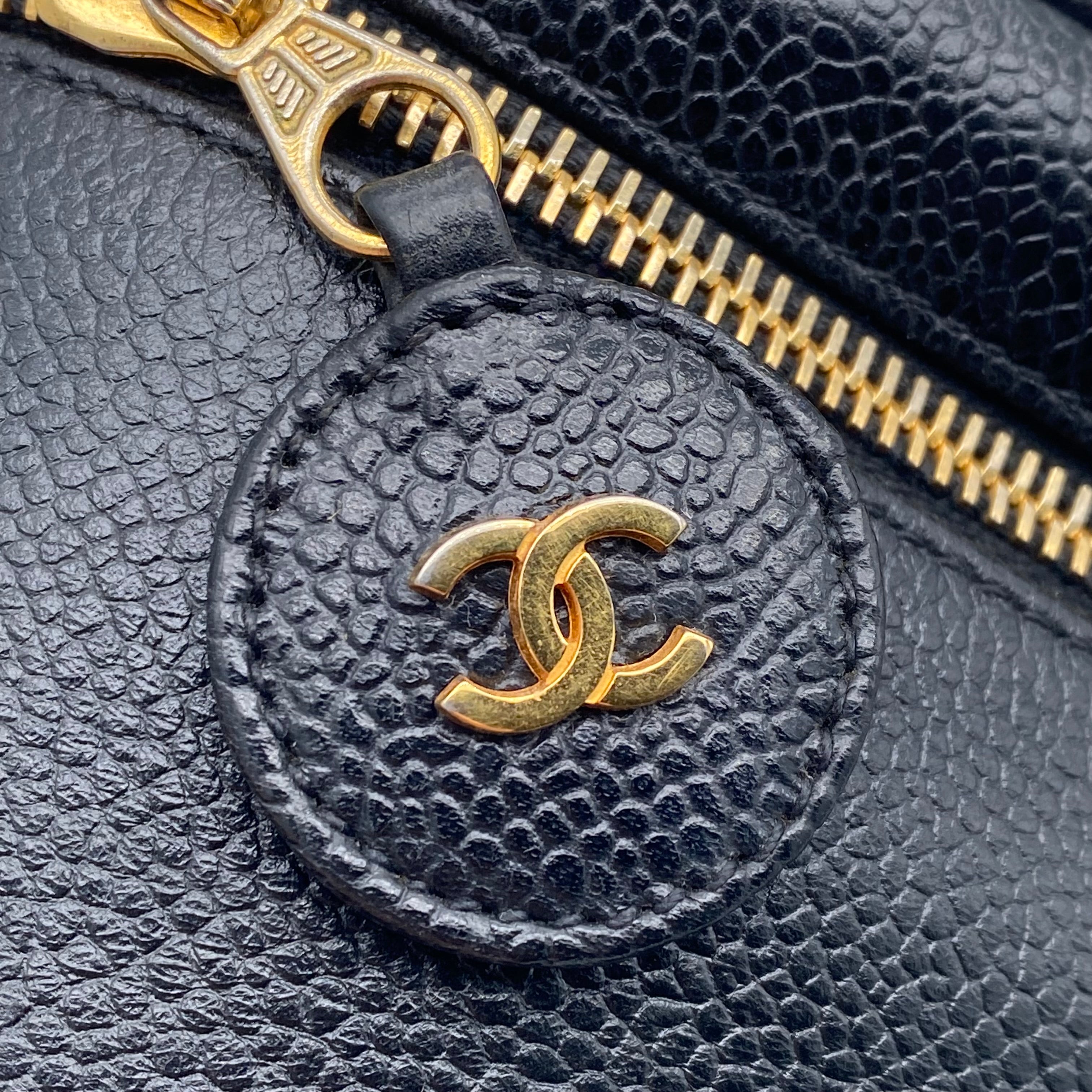 Chanel Vanity Case Vintage (1994-1996) – Cuir Caviar Noir & Or 24K
