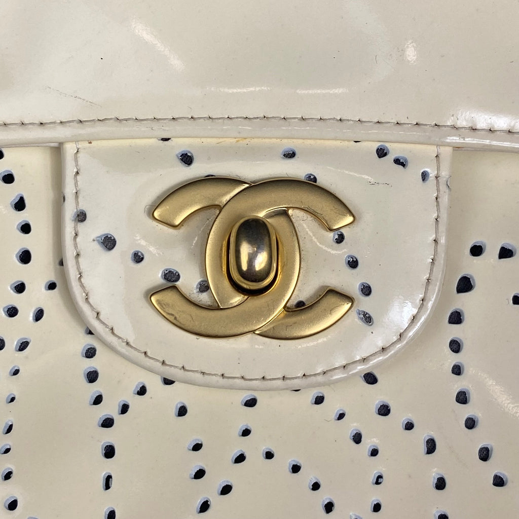 Chanel Timeless Flap Bag Camélia Crème vernis