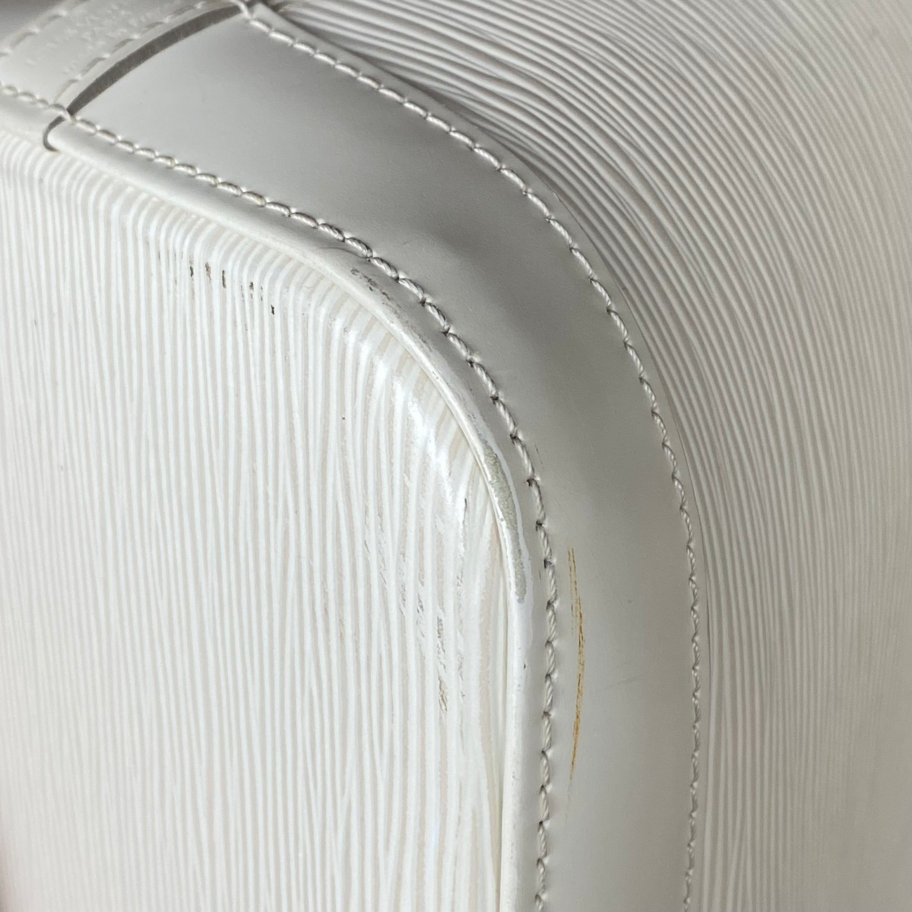Louis Vuitton Alma PM Épi Blanc