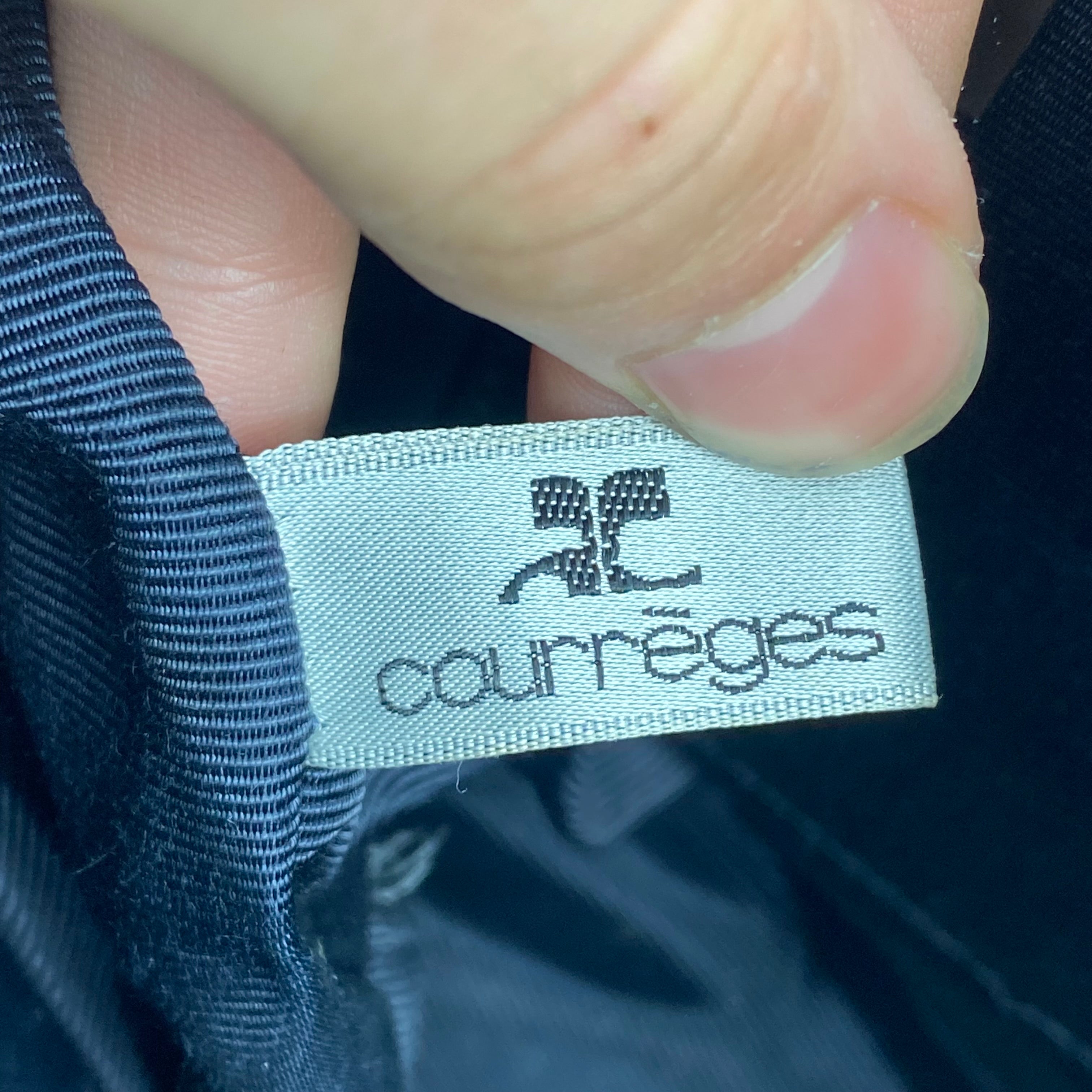 Sac Courrèges Vintage — Cuir Texturé Noir & Bijouterie Dorée