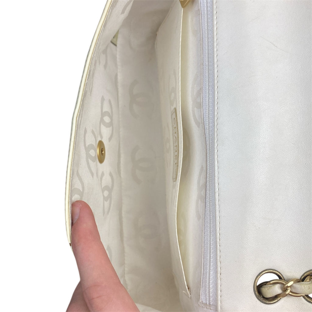 Chanel Timeless Flap Bag Camélia Crème vernis