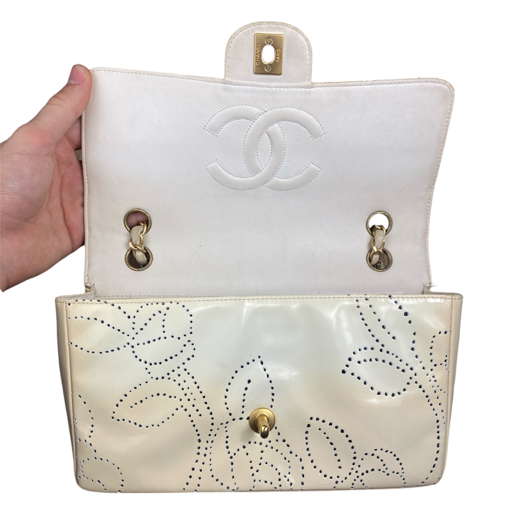 Chanel Timeless Flap Bag Camélia Crème vernis