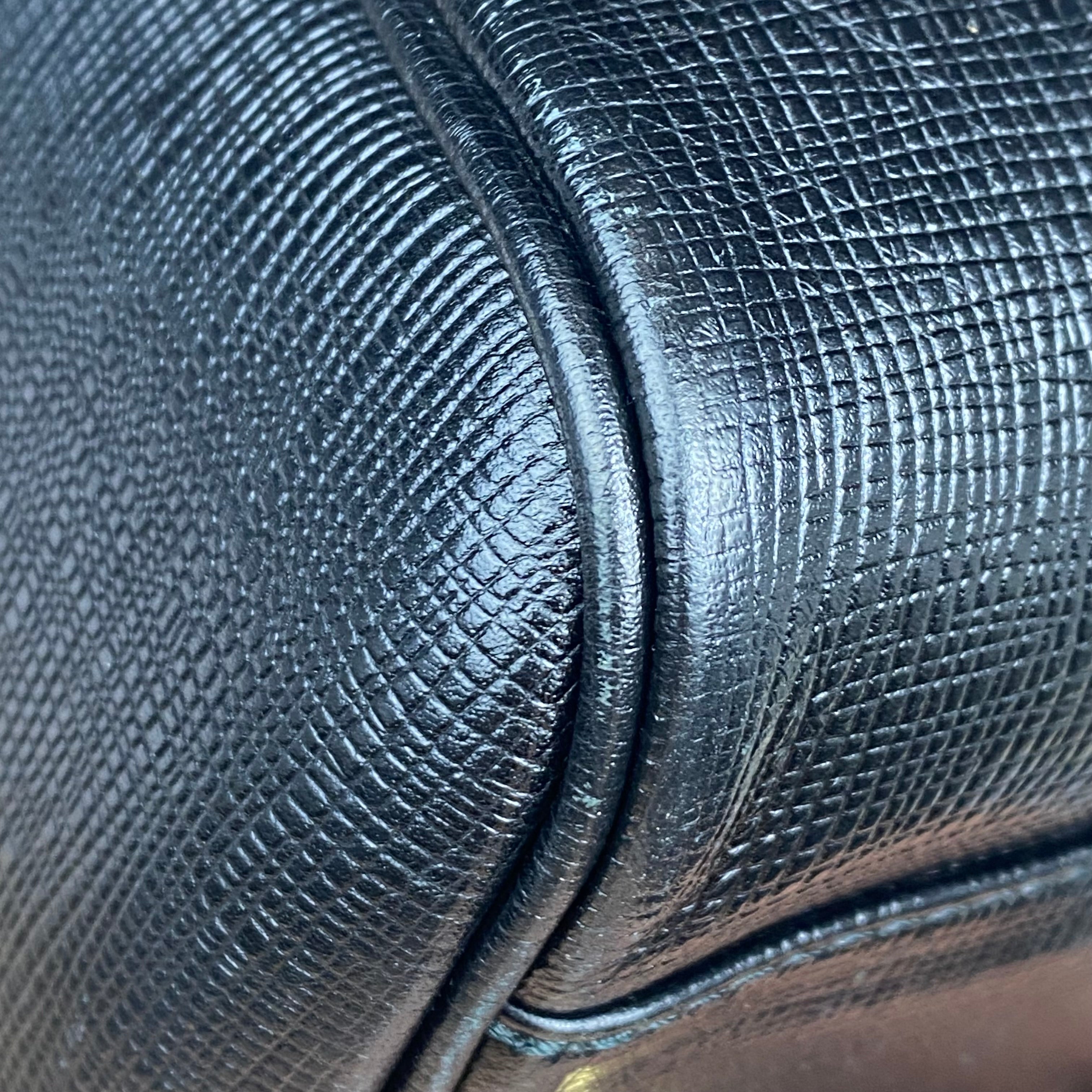 Sac Courrèges Vintage — Cuir Texturé Noir & Bijouterie Dorée