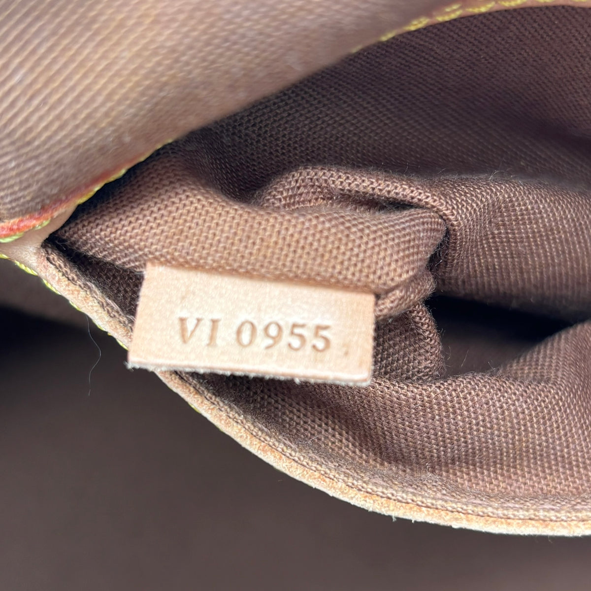 Code série VI 0955 du Louis Vuitton Alma PM, France, mai 1995