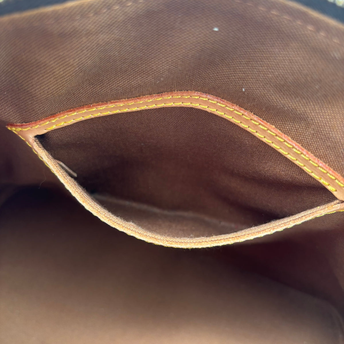 Poche intérieure plaquée du Louis Vuitton Alma PM, bordure de cuir naturel